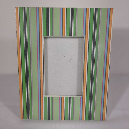 STRIPE DOT PICTURE FRAME