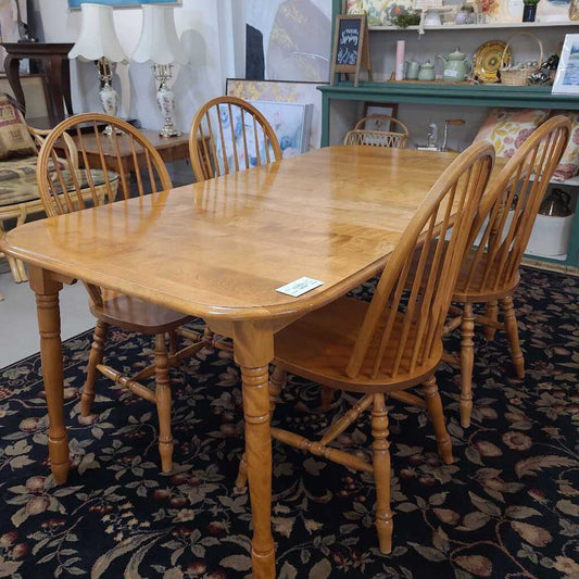 MAPLE DINING TABLE W/ 4 WINDSOR CHAIRS