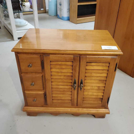 MAPLE CABINET W/DRAWERS