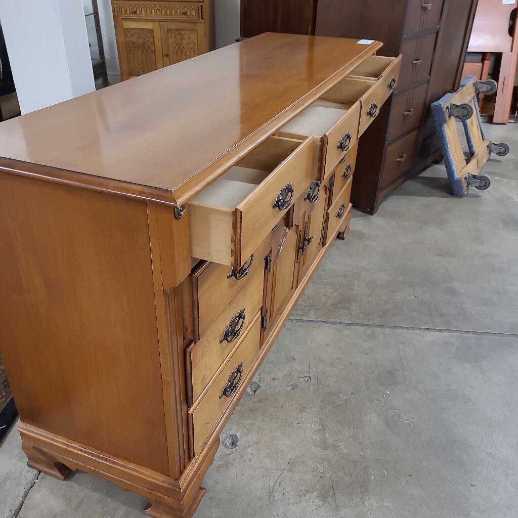 ROXTON DRESSER