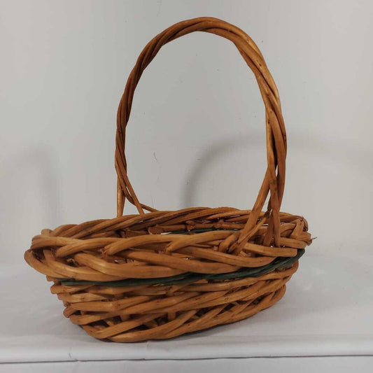 SM BASKET W/GREEN STRIPE