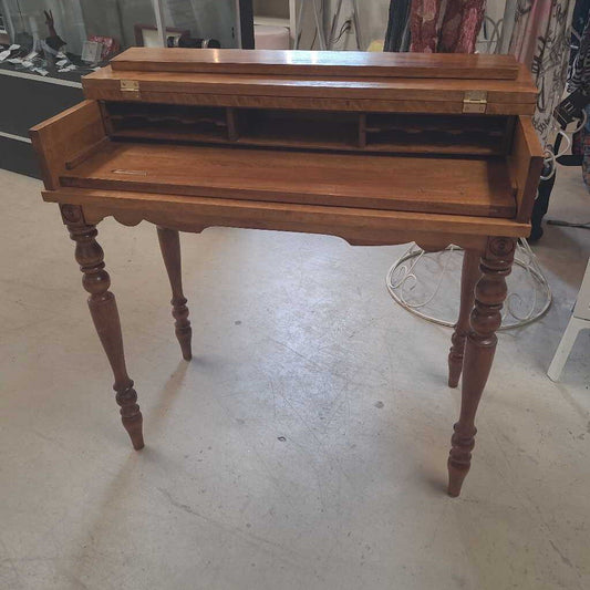 VTG SPINET DESK