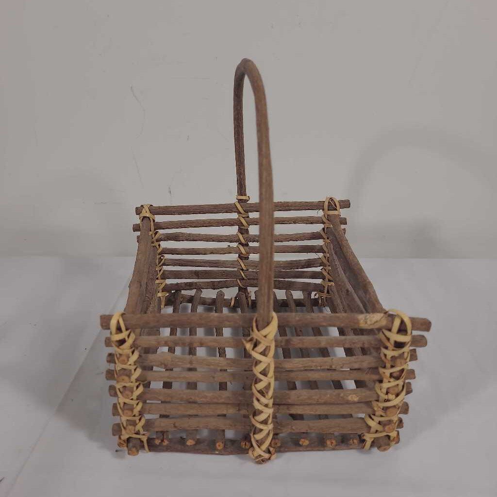 SQUARE TWIG BASKET