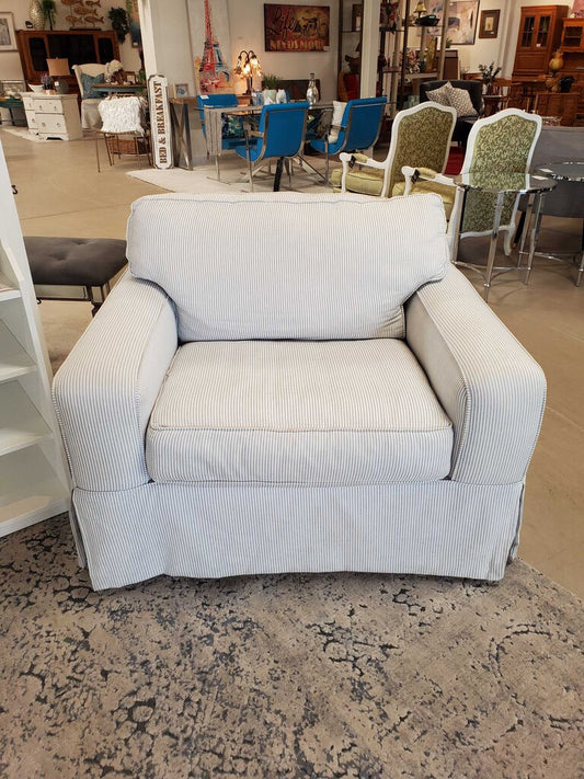 ROWE ACCENT CHAIR