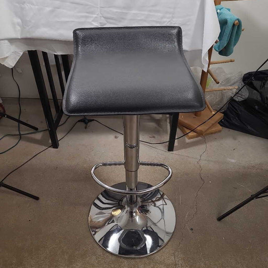 ADJUSTABLE BAR STOOL