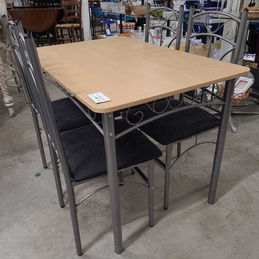 KITCHEN TABLE W/4 CHAIRS