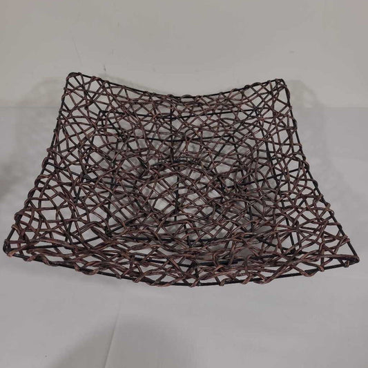 WOVEN SQUARE DISH