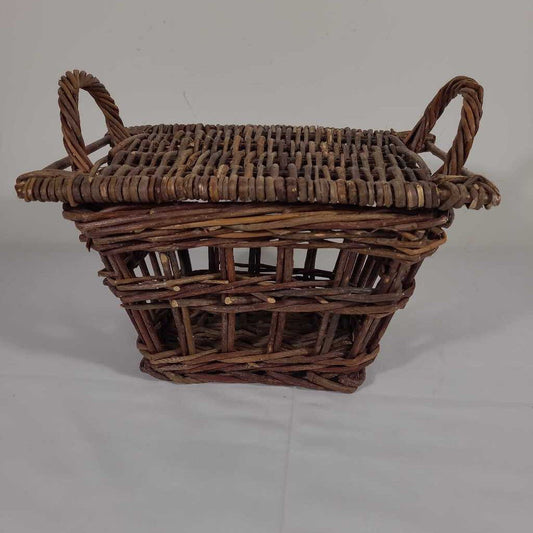 LIDDED WICKER BASKET