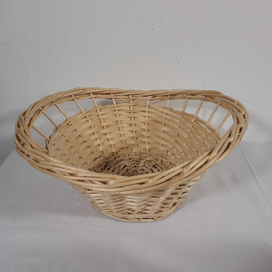 LIGHT WOVEN BASKET