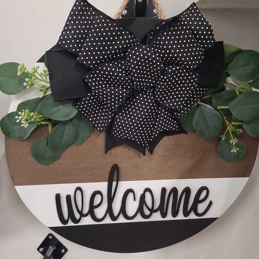 Round Wood Door Sign/Hanger with raised wood "Welcome" greeting