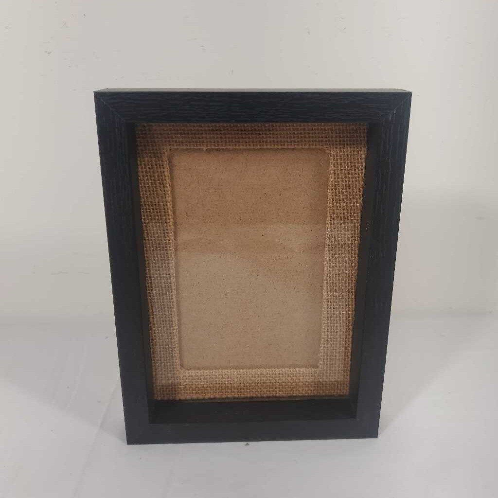 BLACK & BURLAP PICTURE FRAME