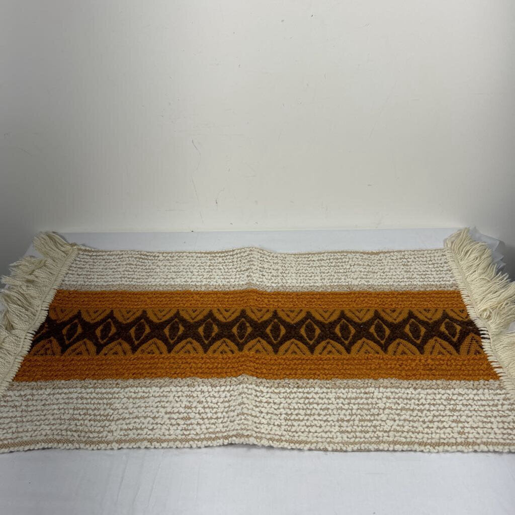 ORANGE/CREAM TABLE RUNNER