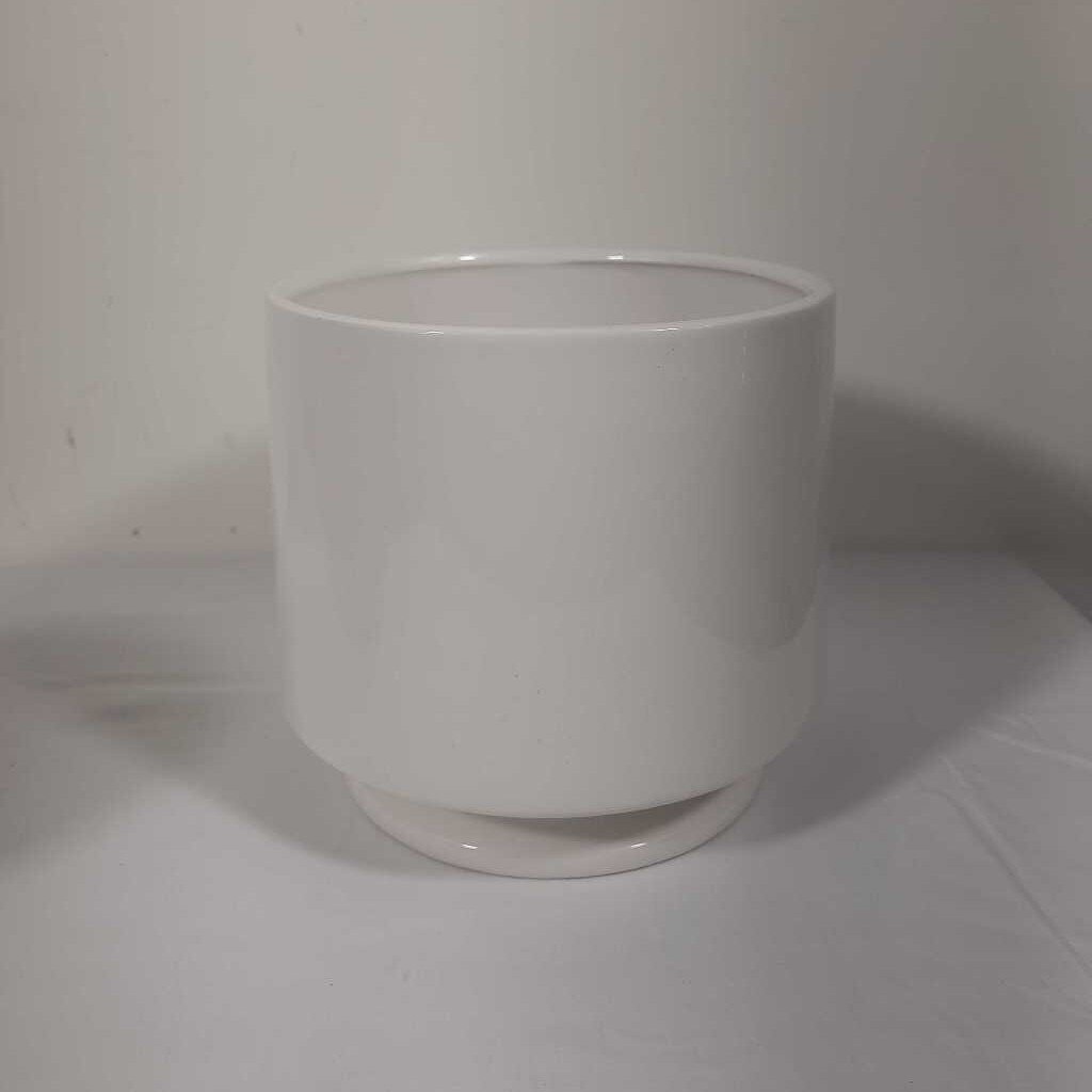 WHITE CERAMIC POT