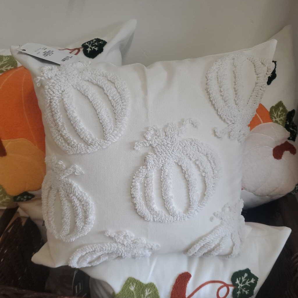 BEIGE EMBROIDERED PUMPKIN PILLOW