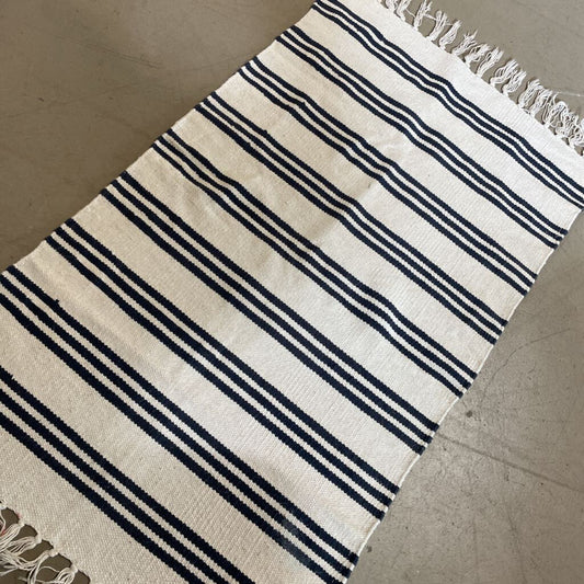 NAVY STRIPE SCATTER MAT