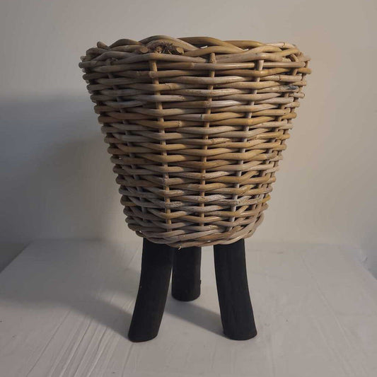 RATTAN PLANTER ON LEGS