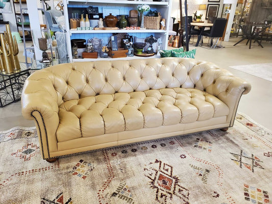 VTG LEATHER CHESTERFIELD