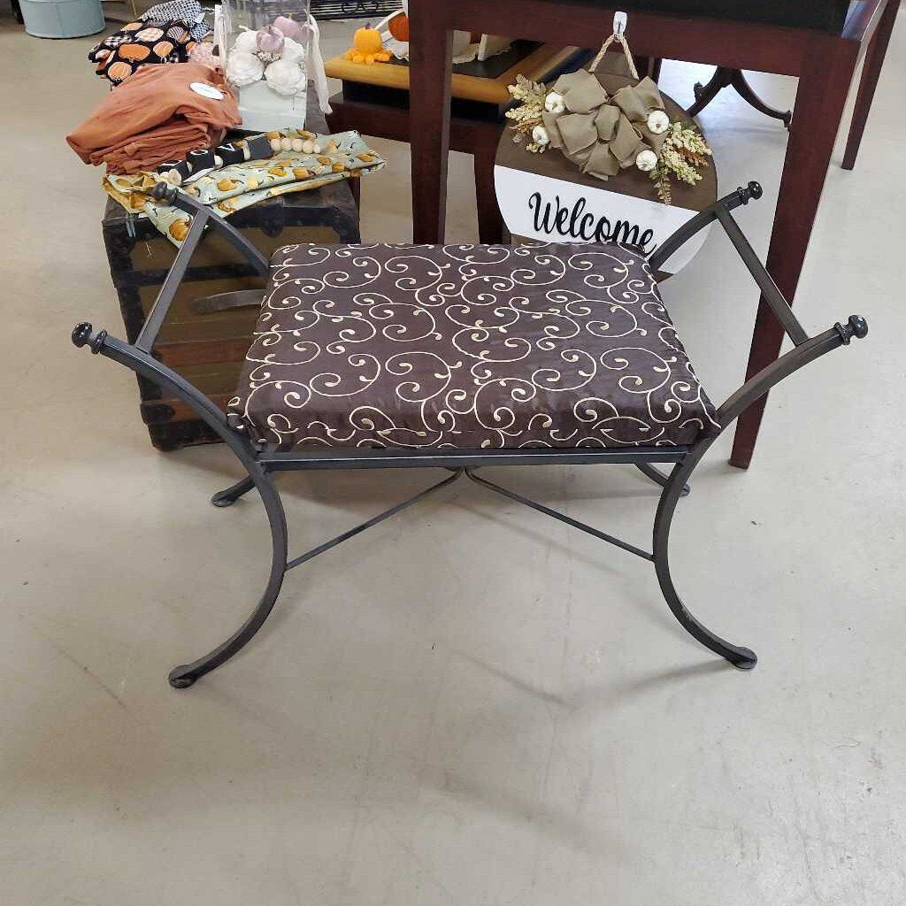 METAL BENCH W/CUSHION