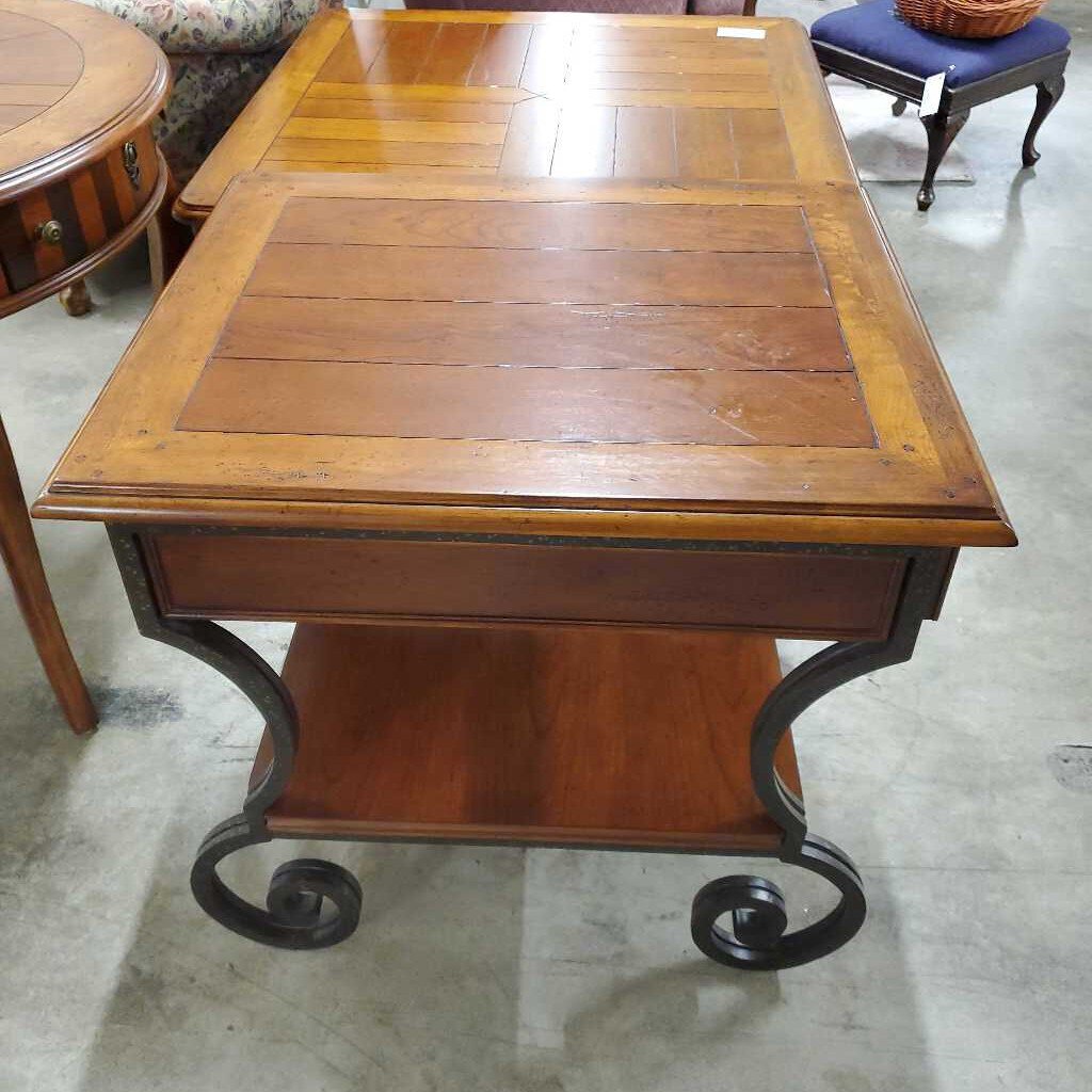 STANLEY END TABLE W/IRON BASE