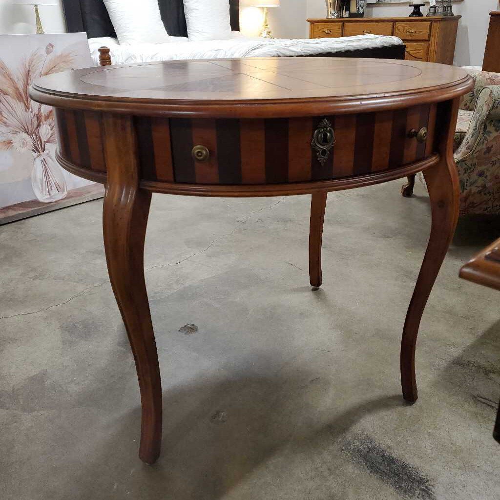 ROUND STANLEY ACCENT TABLE