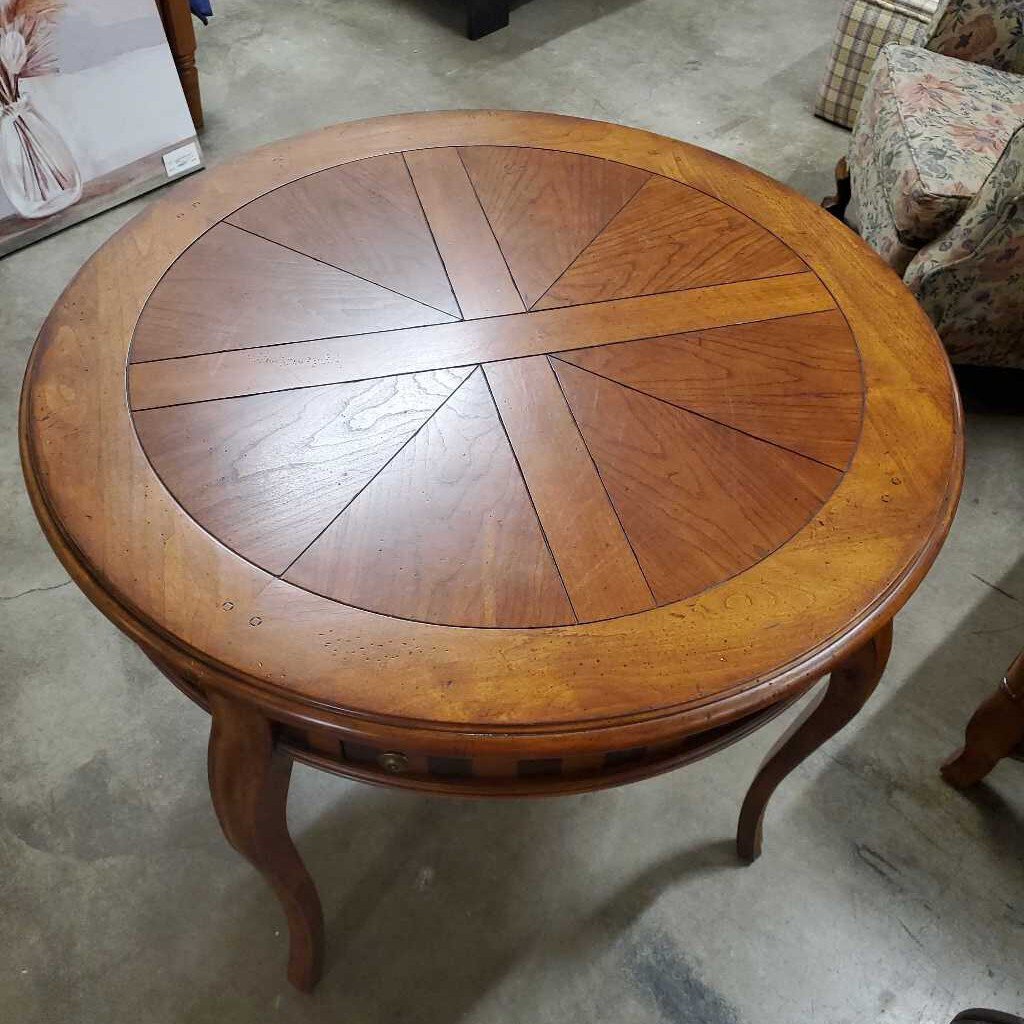 ROUND STANLEY ACCENT TABLE