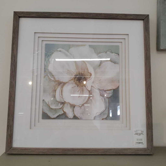 WHITE FLOWER FRAMED PRINT