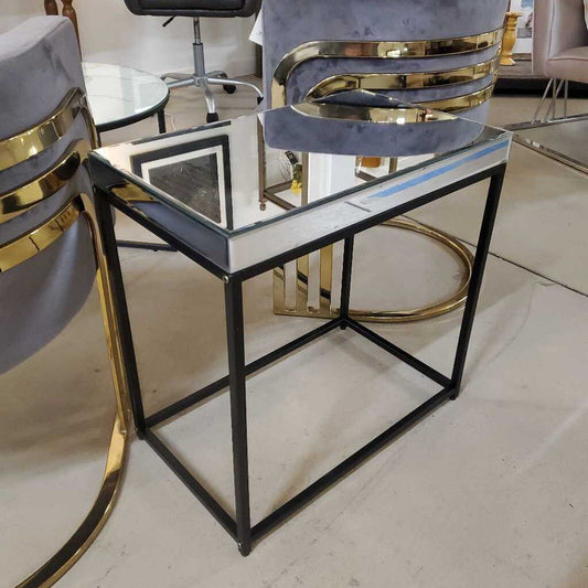 MIRRORED END TABLE