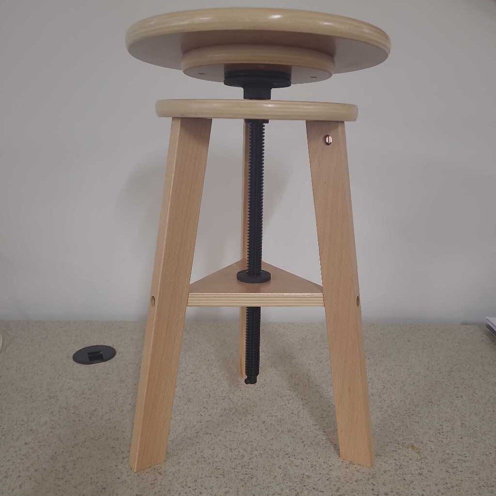 ADJUSTABLE DRAFTING STOOL