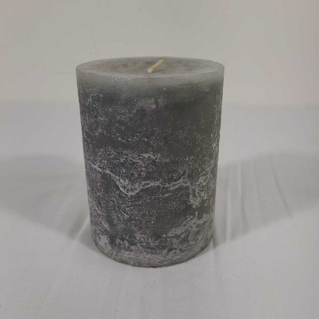 GREY PILLAR CANDLE