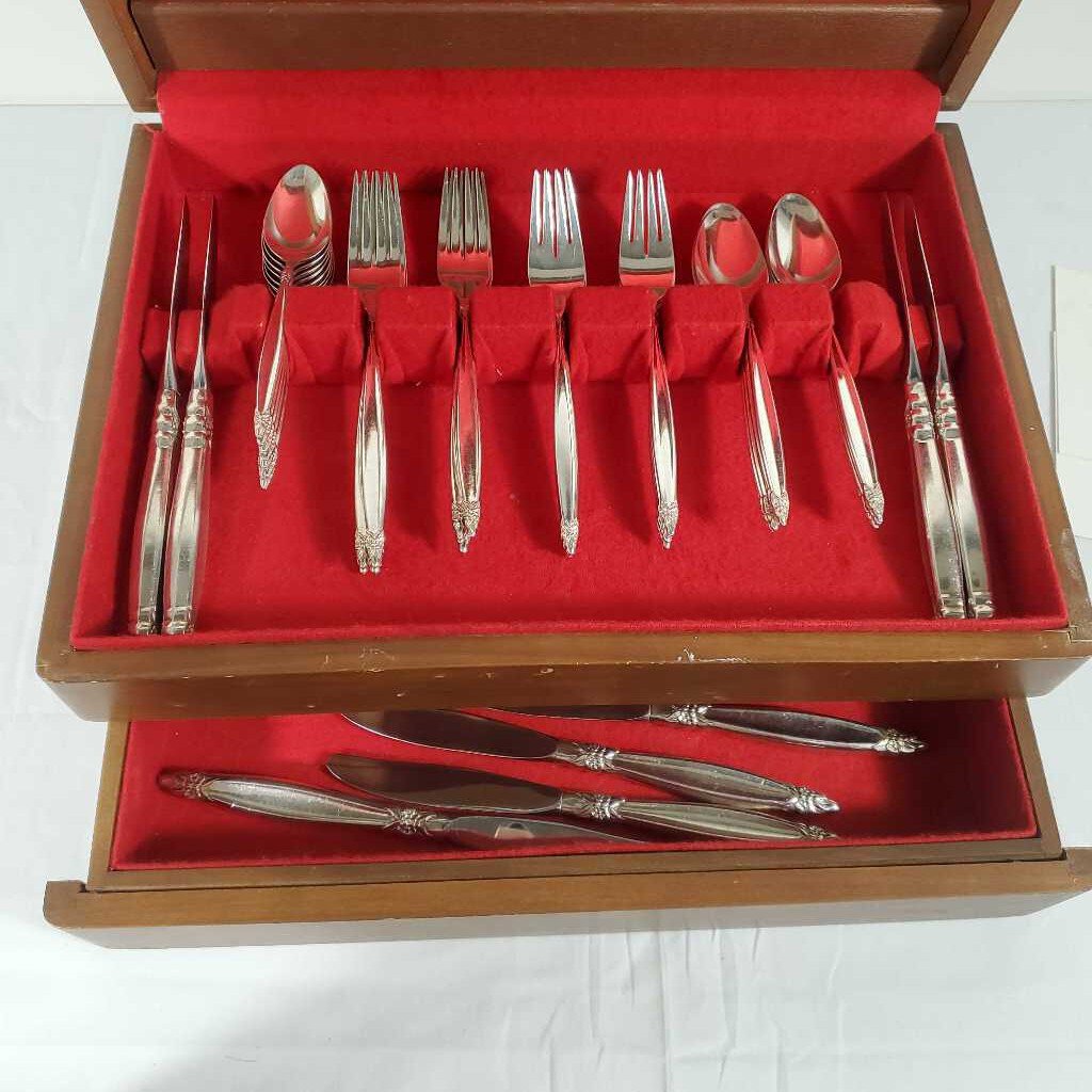 S/40 ROGERS BROS CUTLERY IN BOX