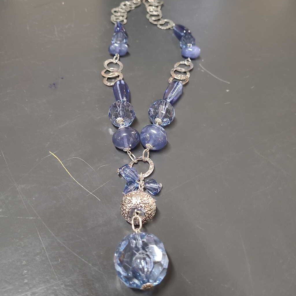 CHICO'S BLUE NECKLACE