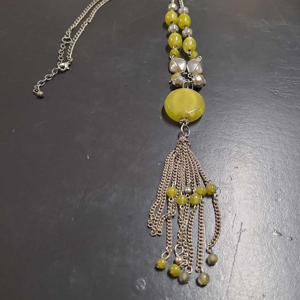 APPLE GREEN BEADED NECKLACE