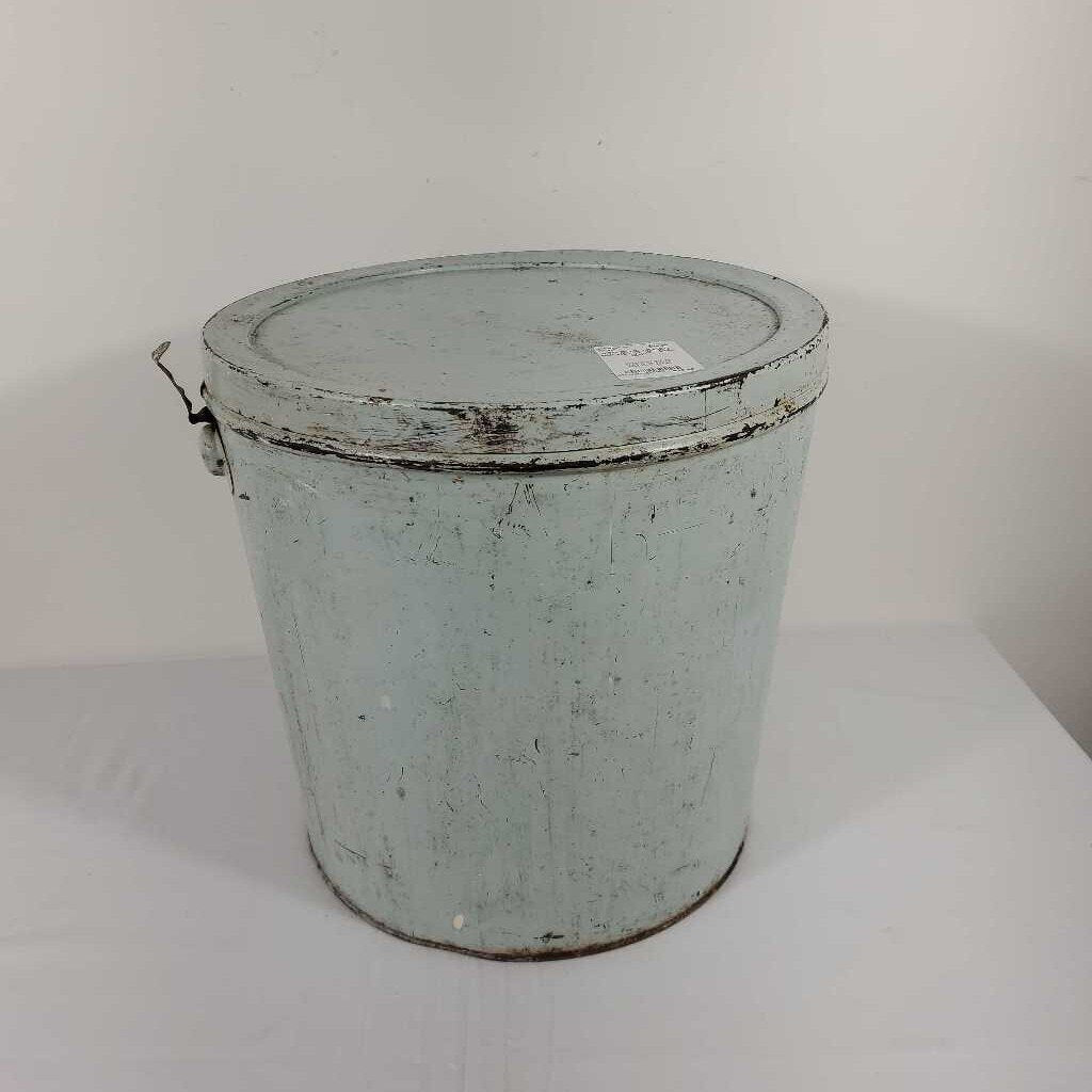 VTG BLUE LIDDED BUCKET