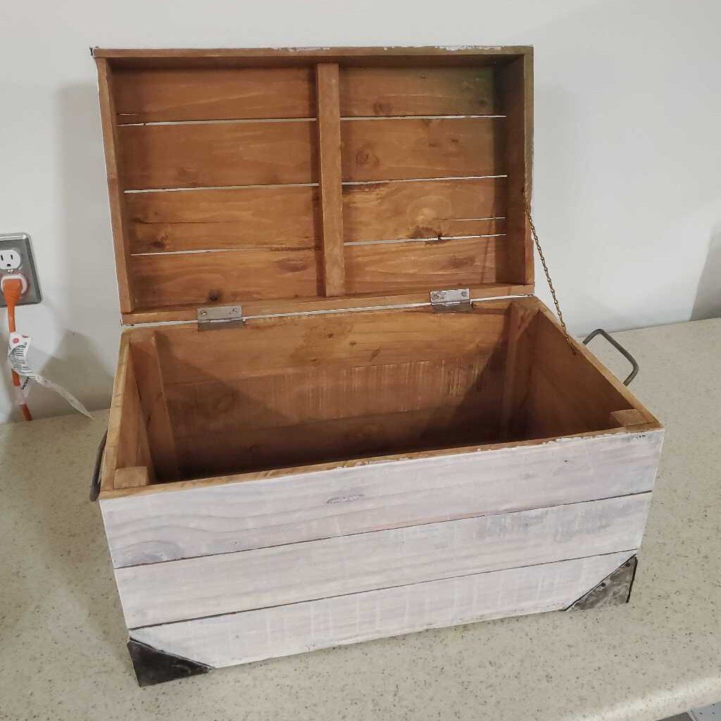 WHITE WASHED WOOD CRATE -LG