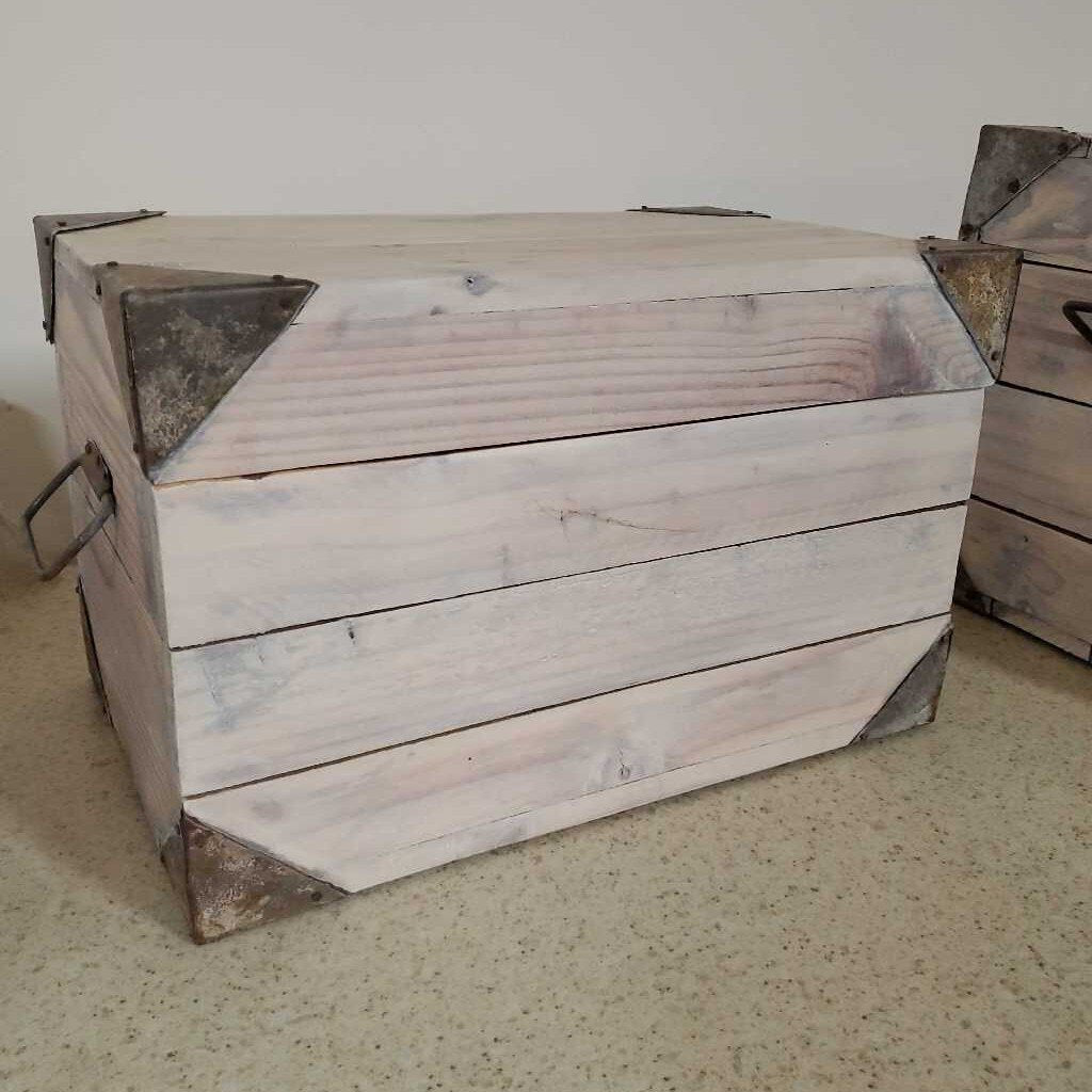 WHITE WASHED WOOD CRATE -SM