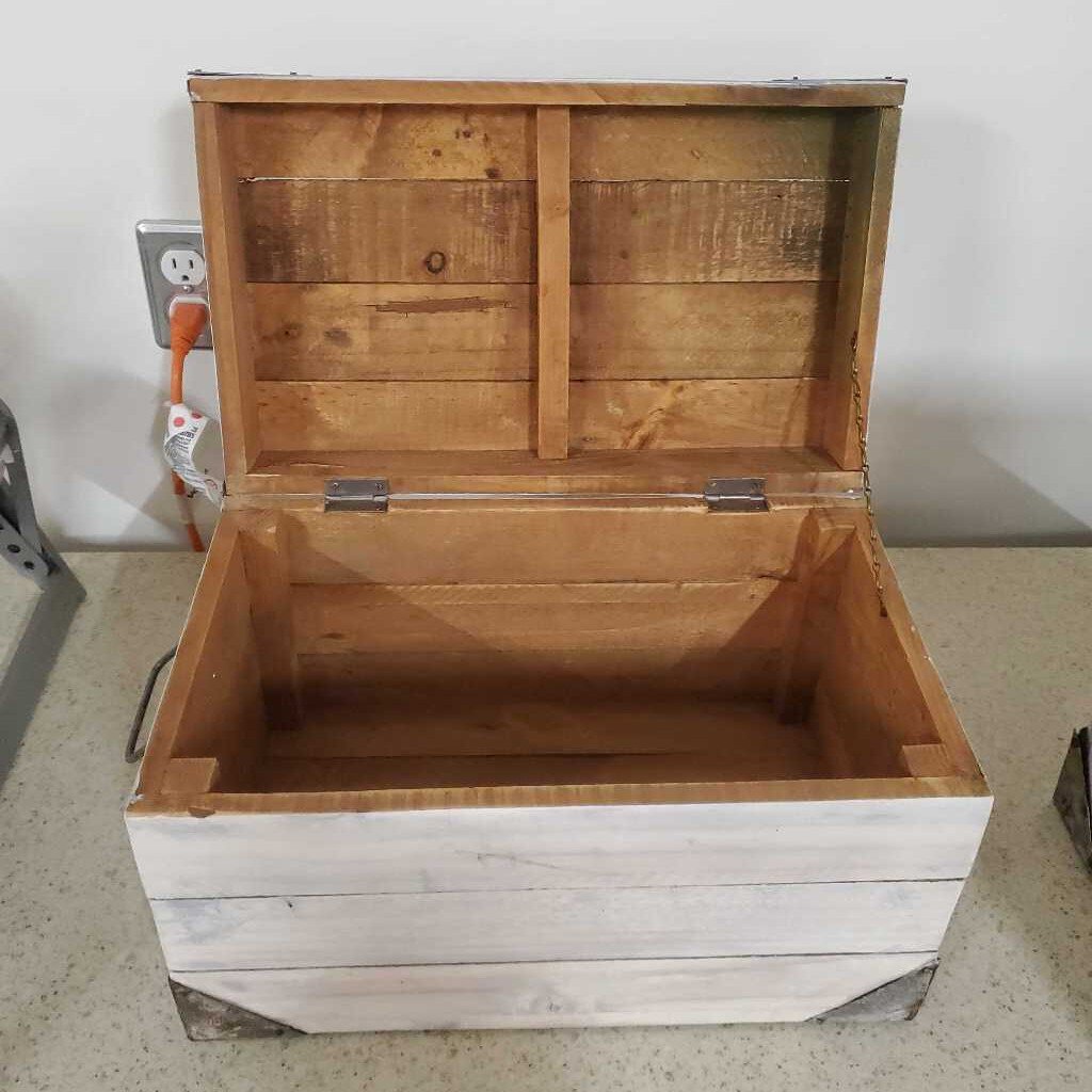 WHITE WASHED WOOD CRATE -SM