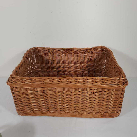 WOVEN RECTANGULAR BASKET