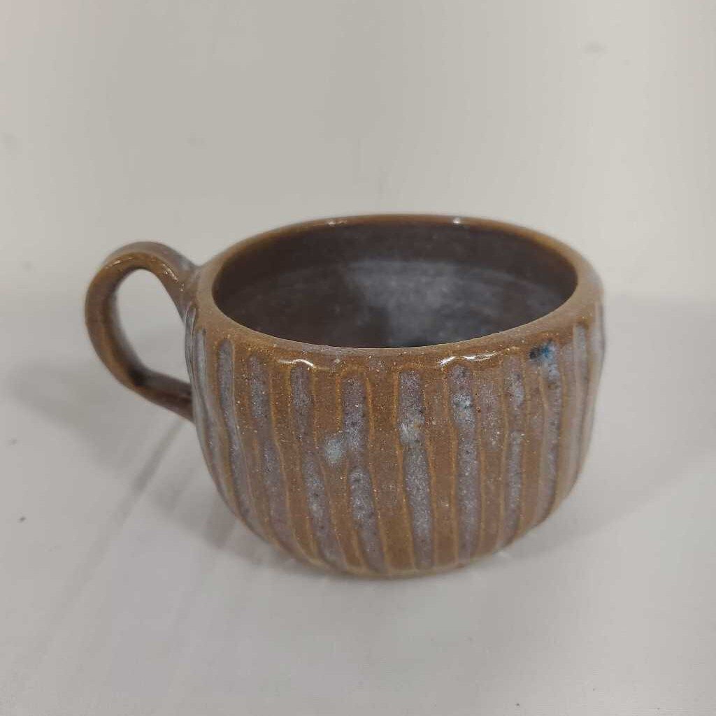 SM TAUPE POTTERY MUG