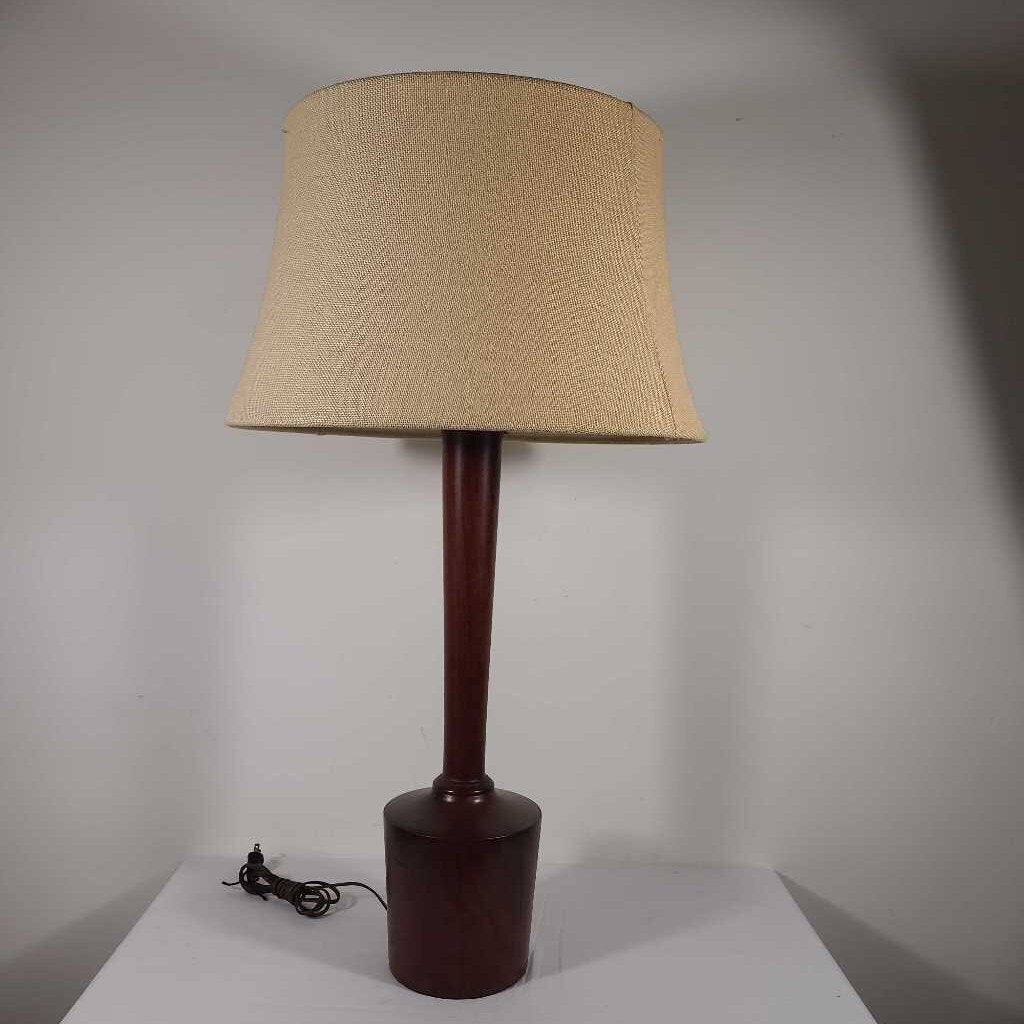 LG WOOD BASE LAMP W/SHADE