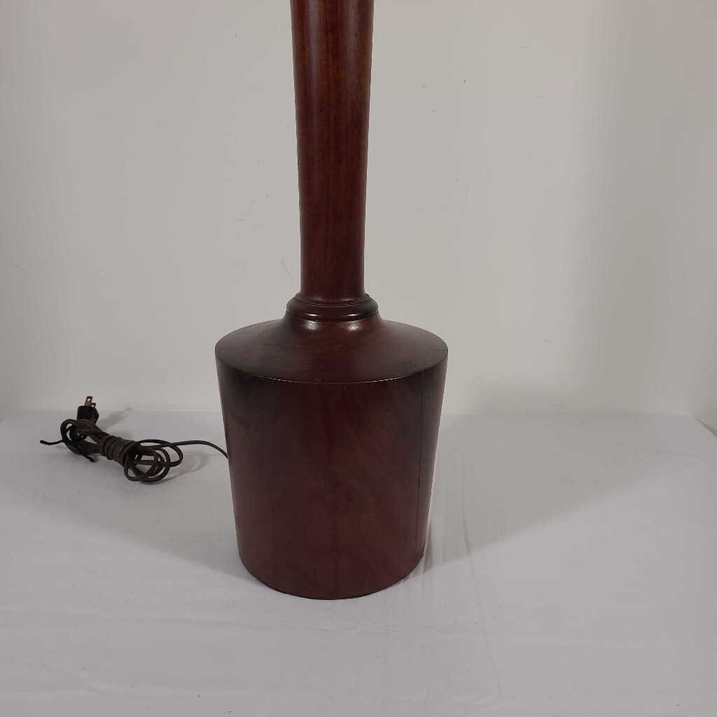 LG WOOD BASE LAMP W/SHADE