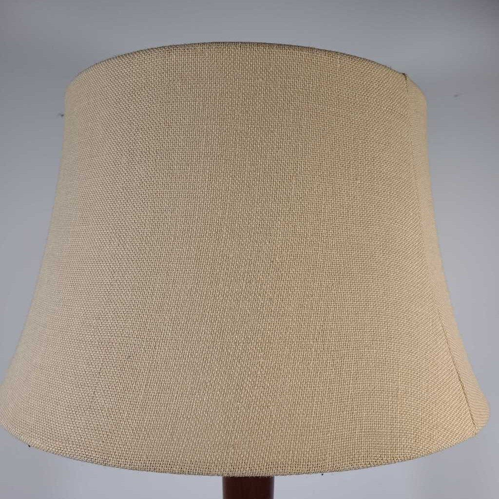 LG WOOD BASE LAMP W/SHADE