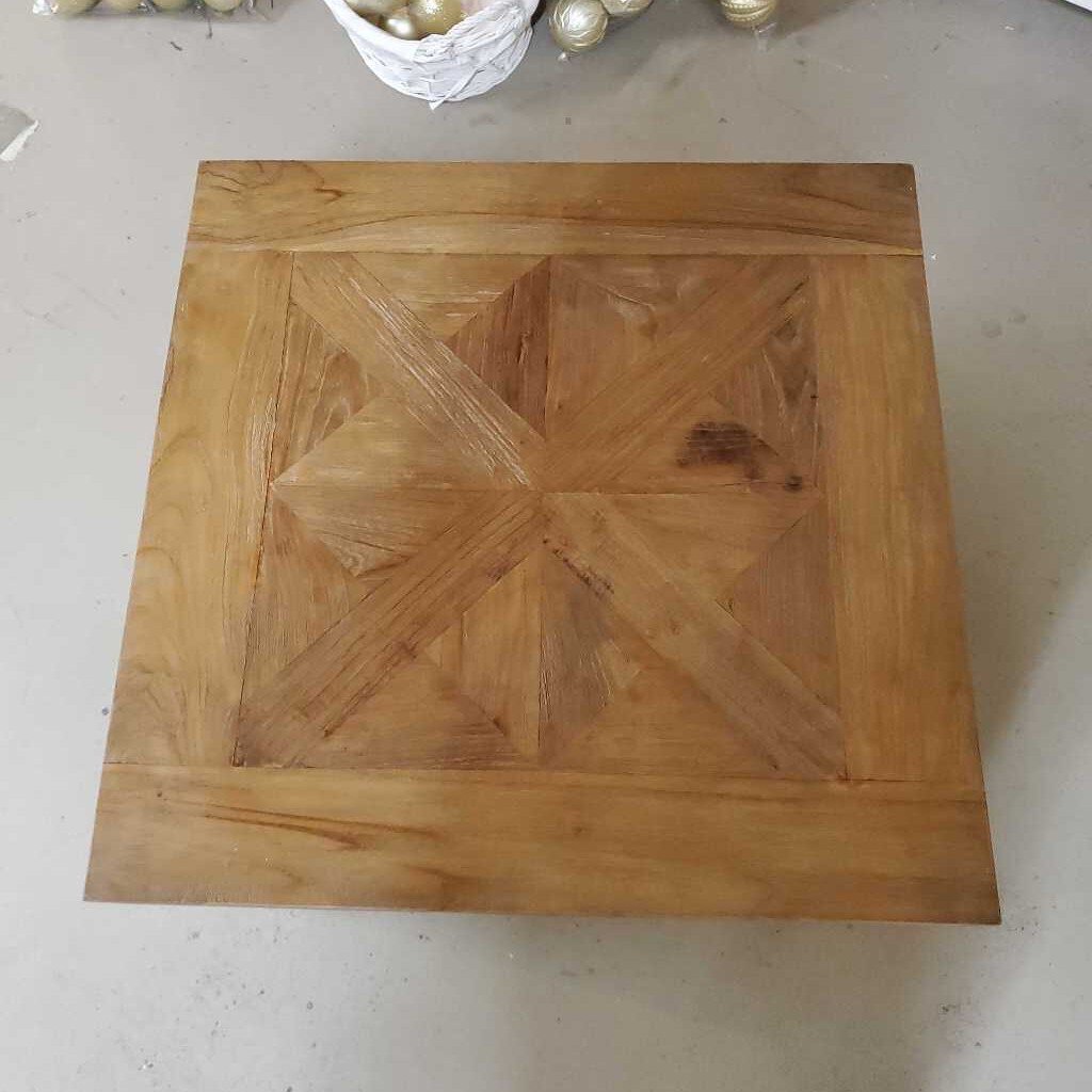 WHITE BASE COFFEE TABLE