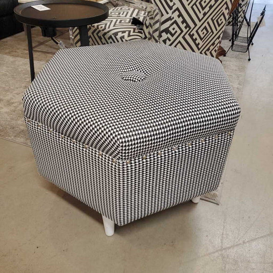 HOUNDSTOOTH STOOL