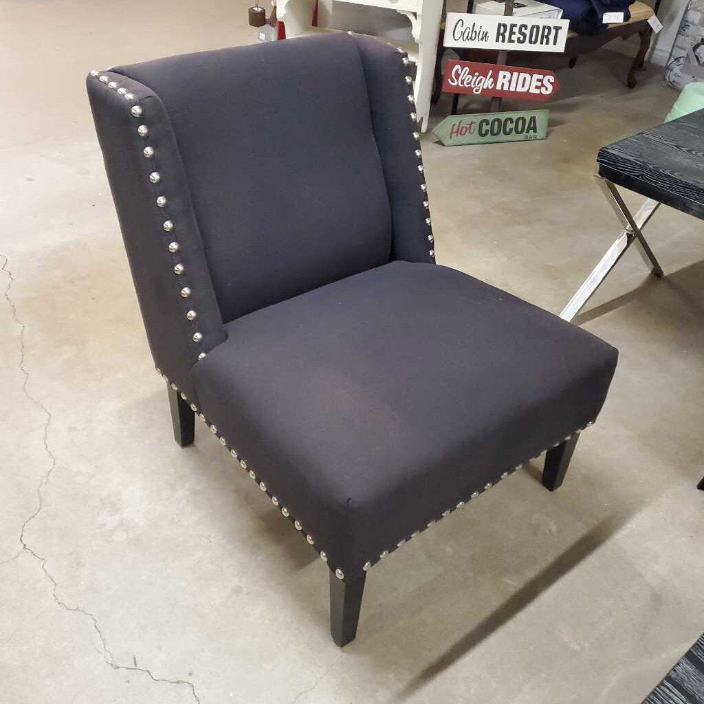 BLACK ARMLESS CHAIR