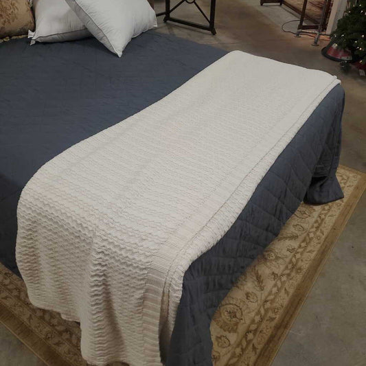 KNIT COVERLET - QUEEN