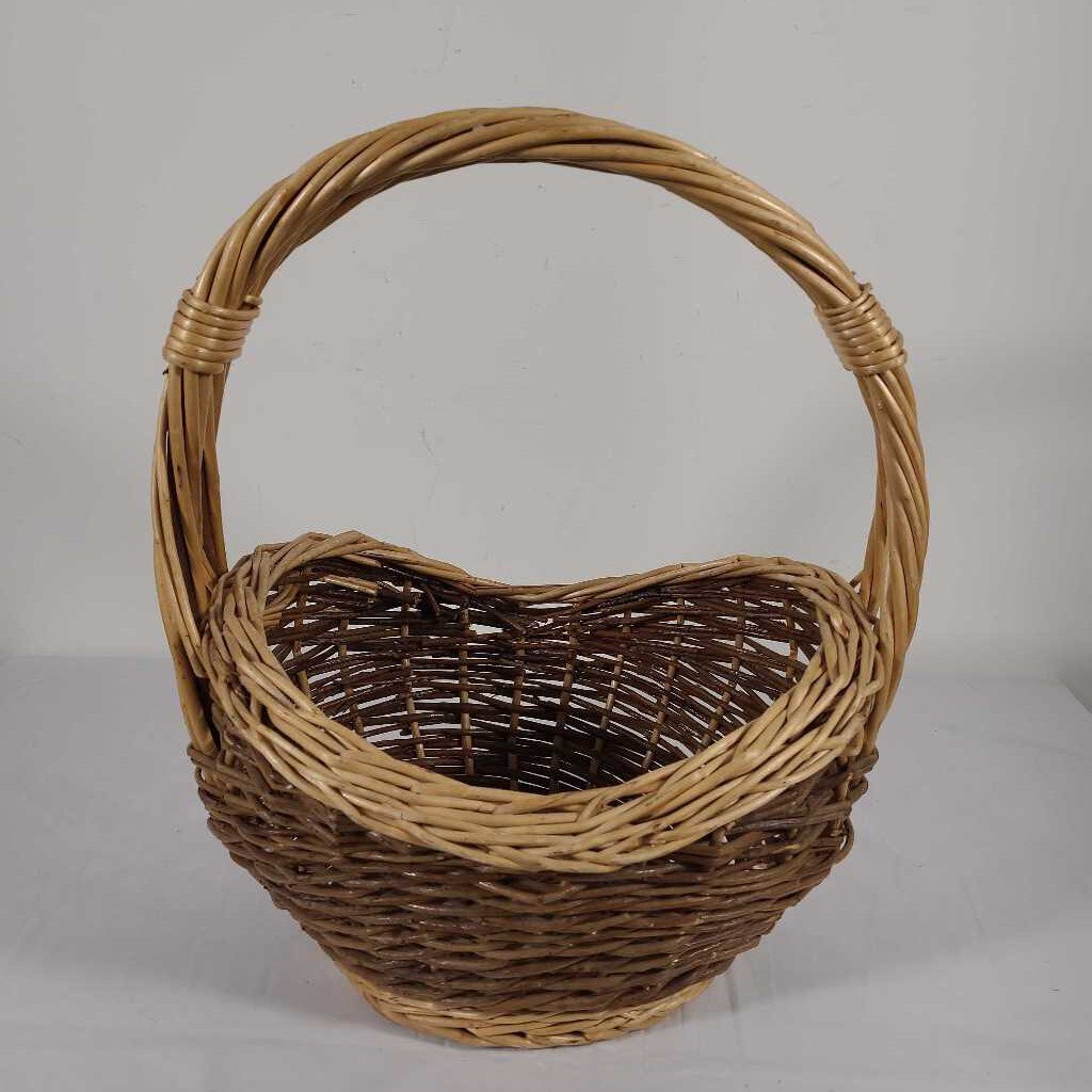 WOVEN BASKET W/ HANDLE