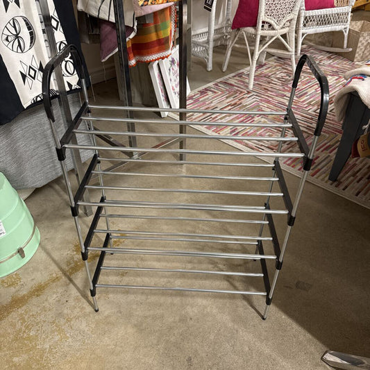 SIMPLE SHOE RACK