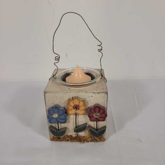 WOOD CANDLE HOLDER W/FLOWERS