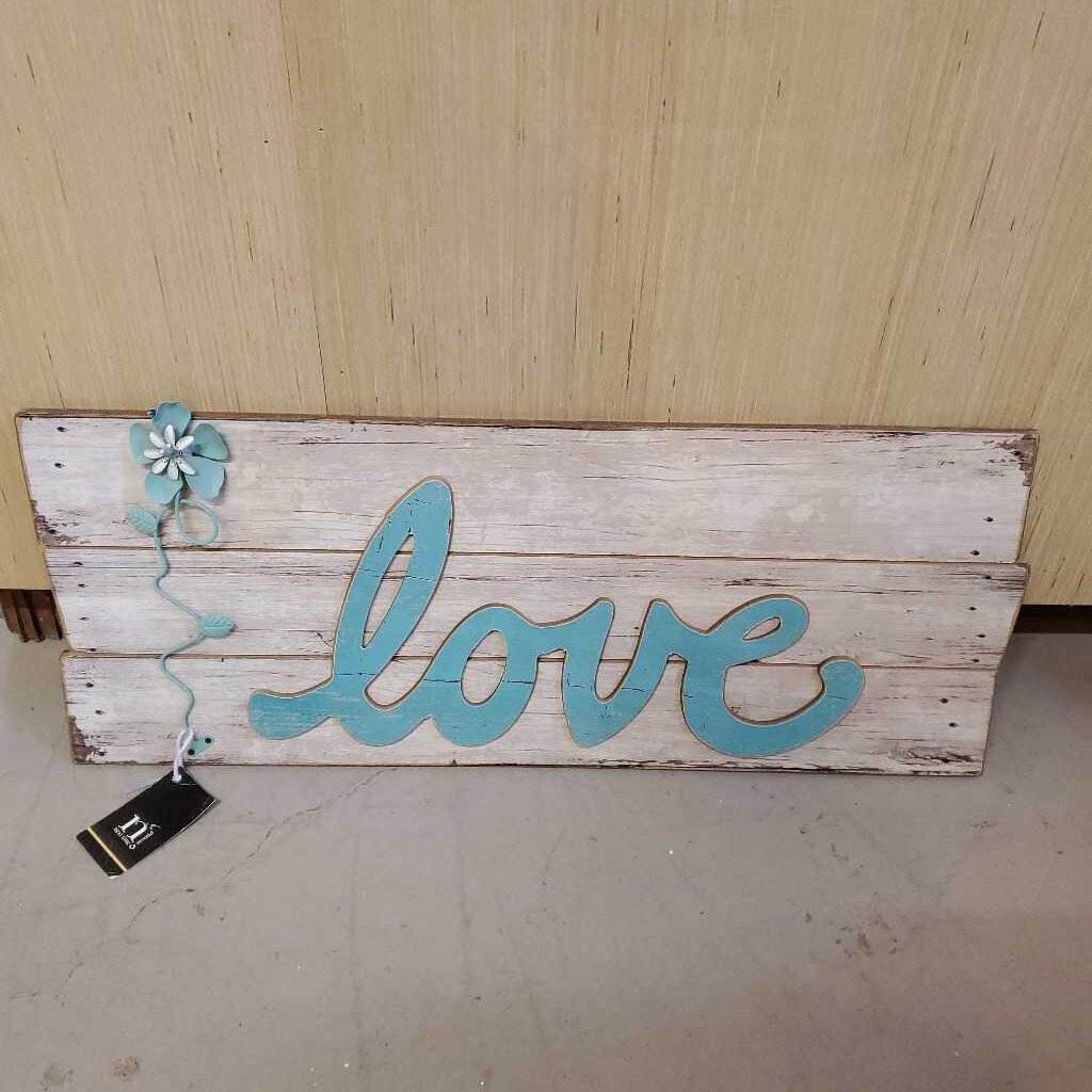 LOVE PALLET WALL ART