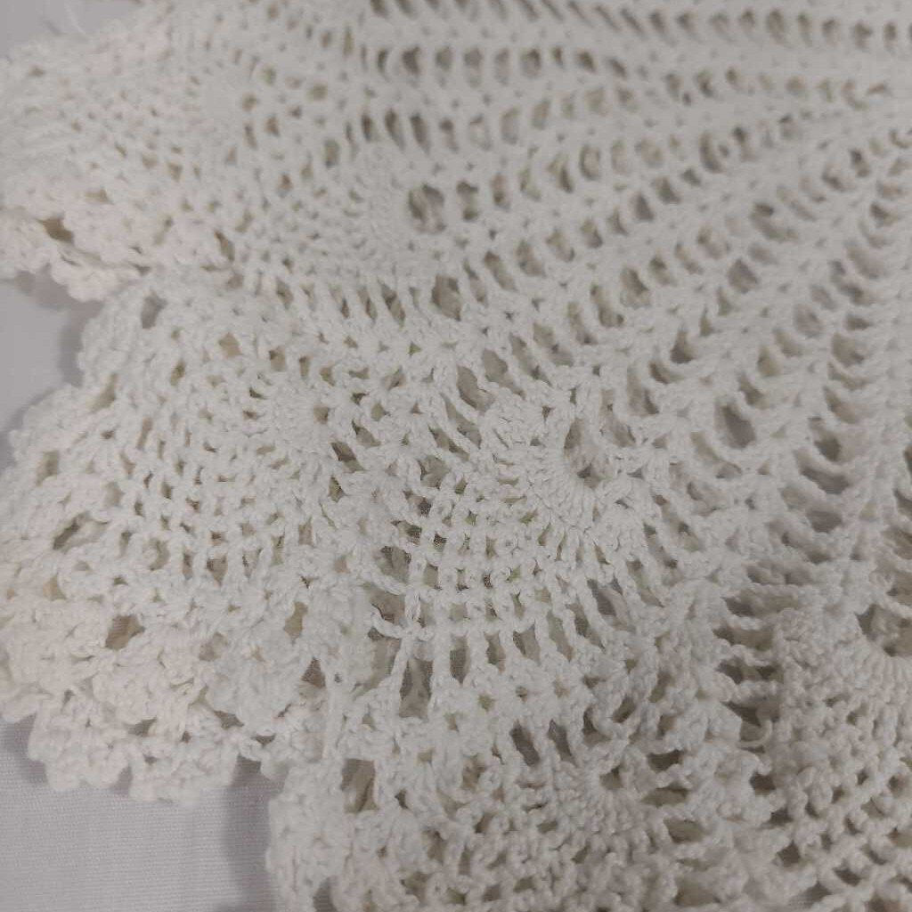 VTG CROCHET TABLE RUNNER